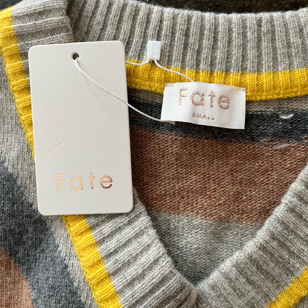 New Fate women’s gray 80% wool v neck chevron oversized sweater vest. Size small - Picture 6 of 14